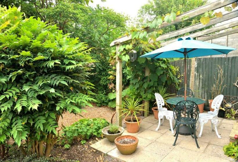 Cosy House, A Train Spotter S Delight!