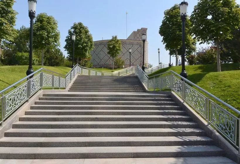 ホテル Hilton Garden Inn Samarkand