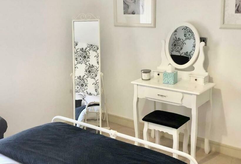 Stylish, Spacious 1 Bedroomed Maisonette In Otley