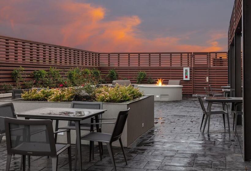 Отель Courtyard By Marriott Conway