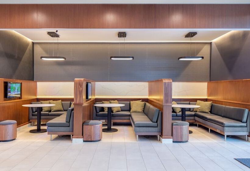 Отель Courtyard By Marriott Conway