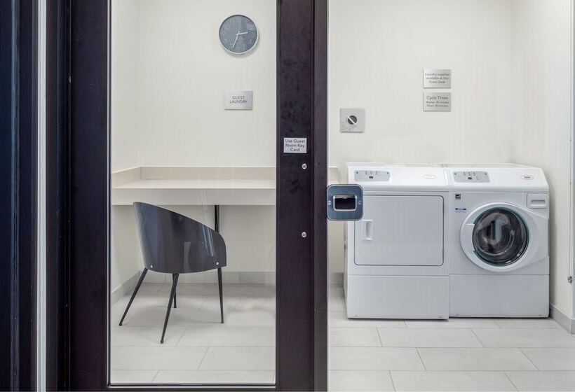 Отель Courtyard By Marriott Conway