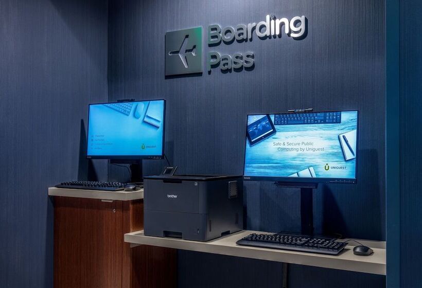 Отель Courtyard By Marriott Conway