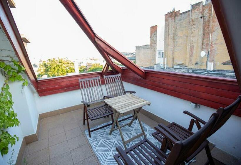 Spacious 2br Flat In The Centre With The Best View