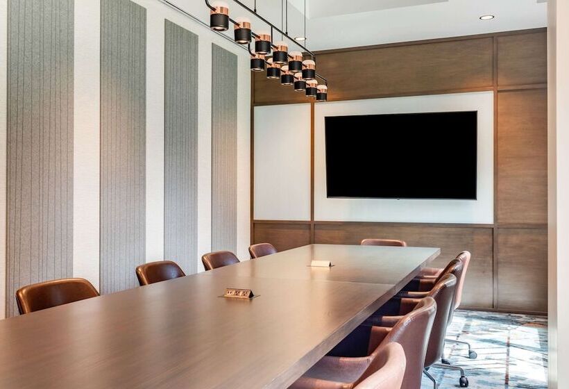 Cambria Hotel New Haven University Area