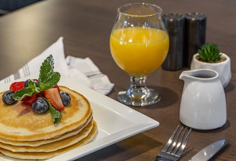 Cambria Hotel New Haven University Area