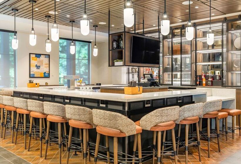 Cambria Hotel New Haven University Area