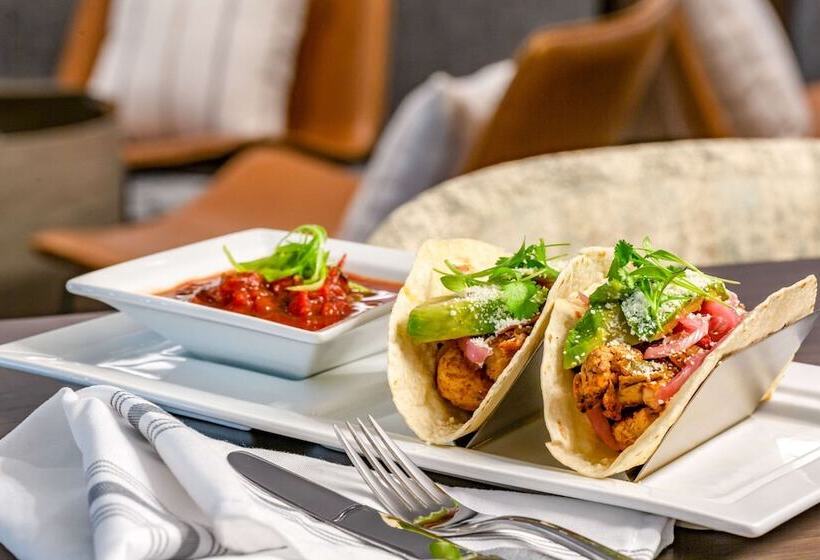 Cambria Hotel New Haven University Area