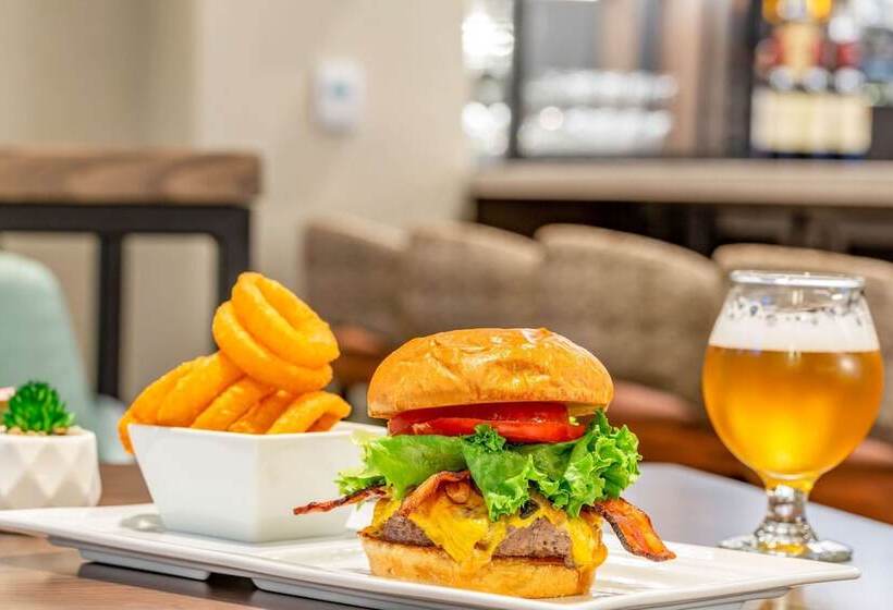 Cambria Hotel New Haven University Area