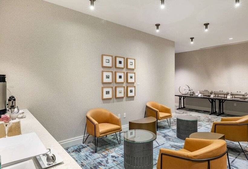 Cambria Hotel New Haven University Area