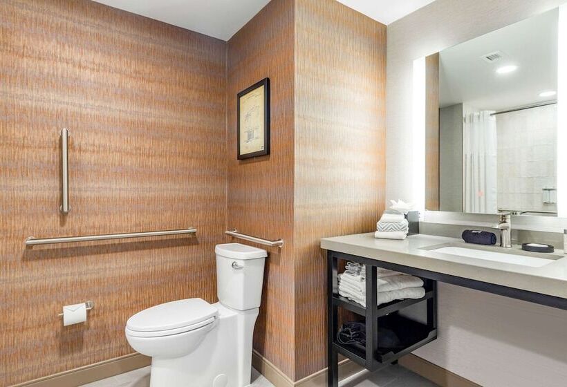 Cambria Hotel New Haven University Area