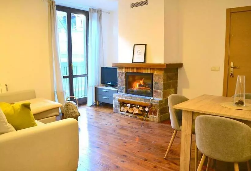 Modern Apartament De Muntanya Amb Llar De Foc By Rural D àneu