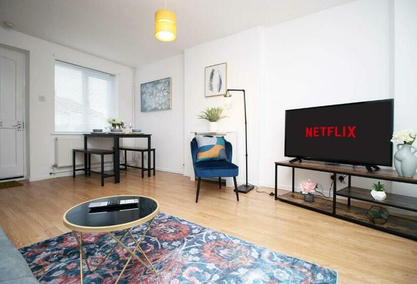 2bedroom Home With Free Parking, Wi Fi And Patio