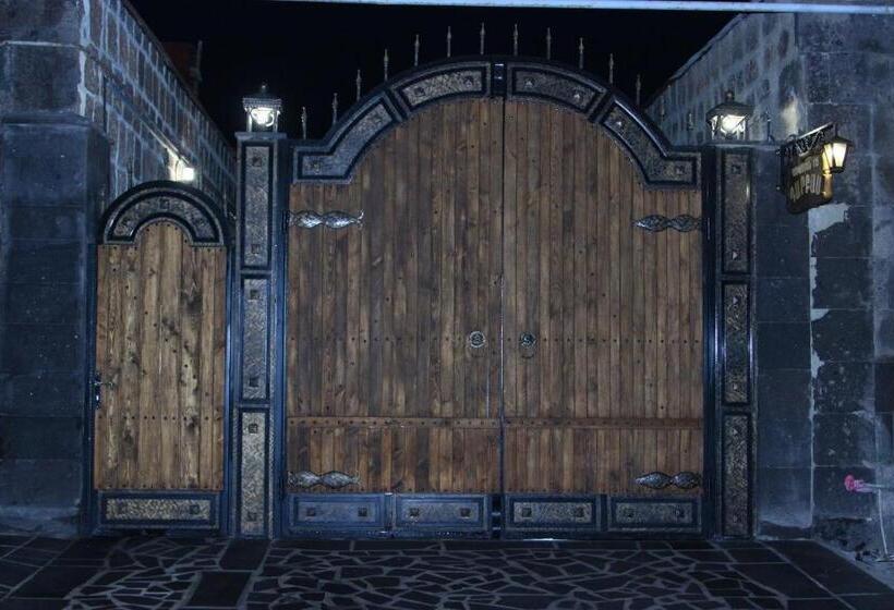 پانسیون Darbas Guest House