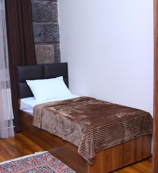 پانسیون Darbas Guest House