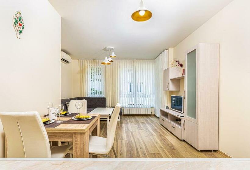 Stylish 2bd Apartment With A Nice Cozy Terrace