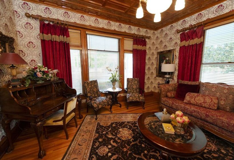 فندق صغير Captain Henderson House