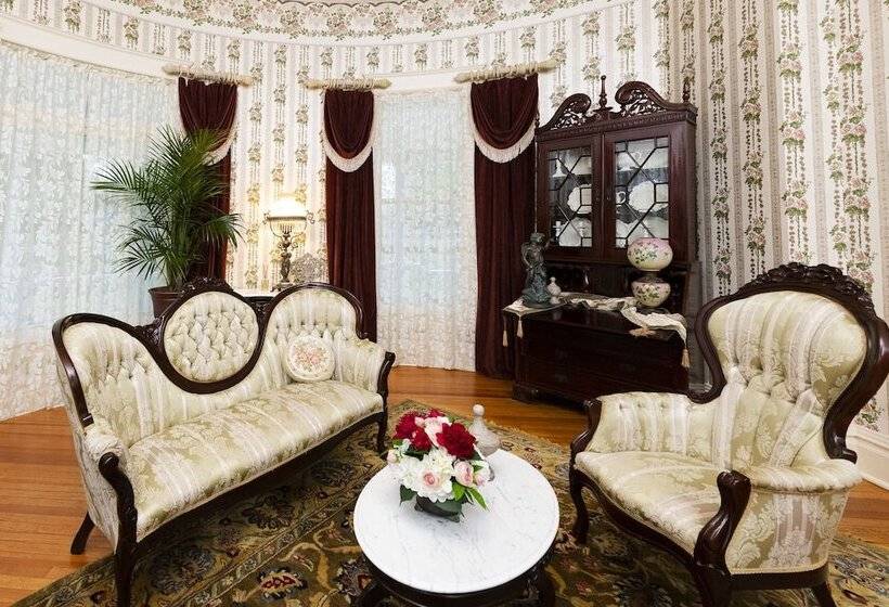 فندق صغير Captain Henderson House