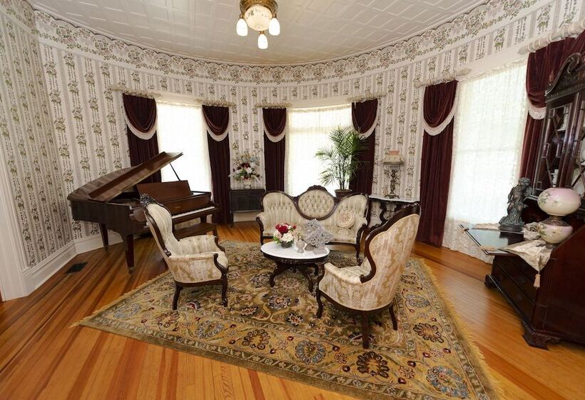 فندق صغير Captain Henderson House