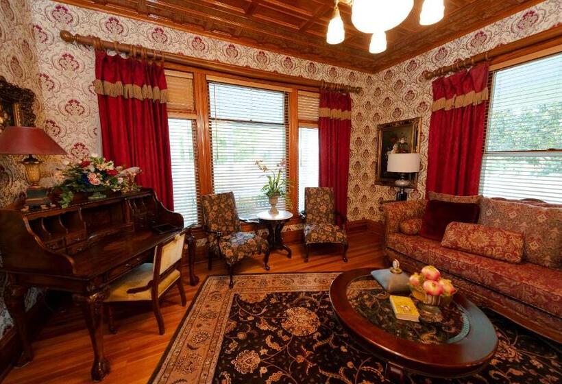 فندق صغير Captain Henderson House