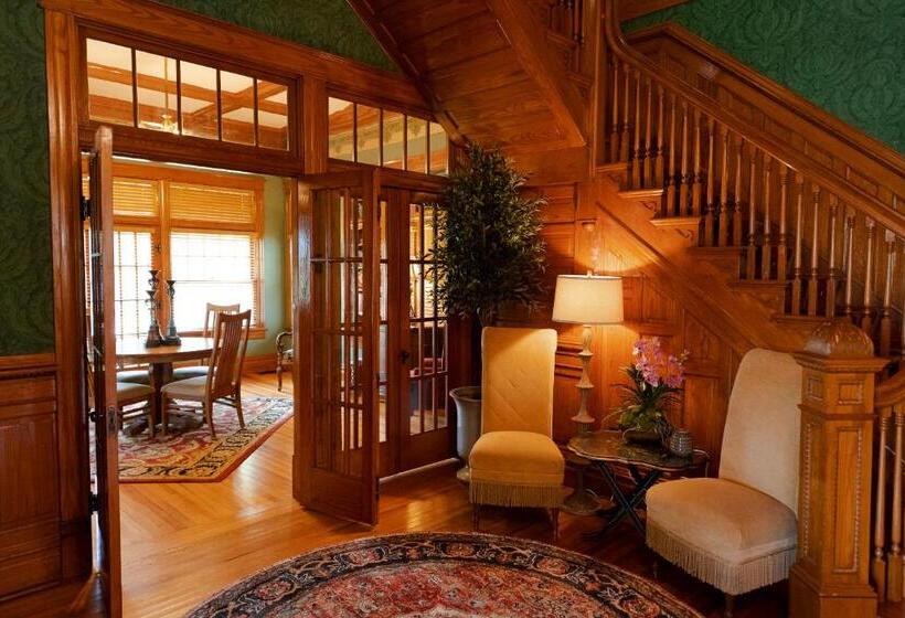 فندق صغير Captain Henderson House