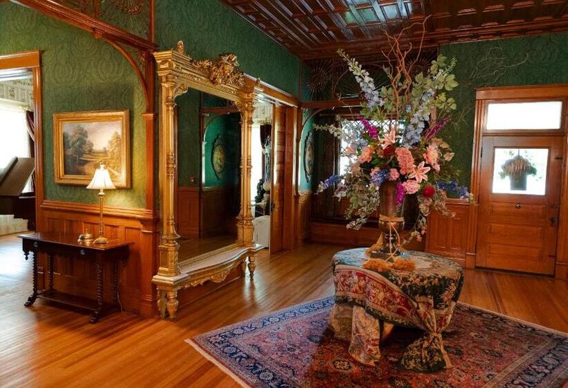 فندق صغير Captain Henderson House