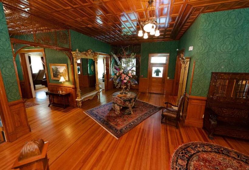 فندق صغير Captain Henderson House