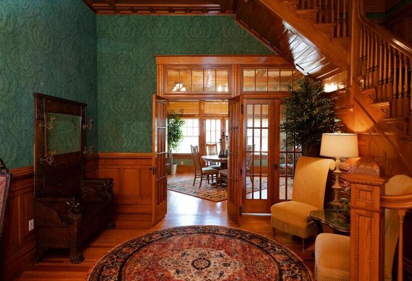 فندق صغير Captain Henderson House