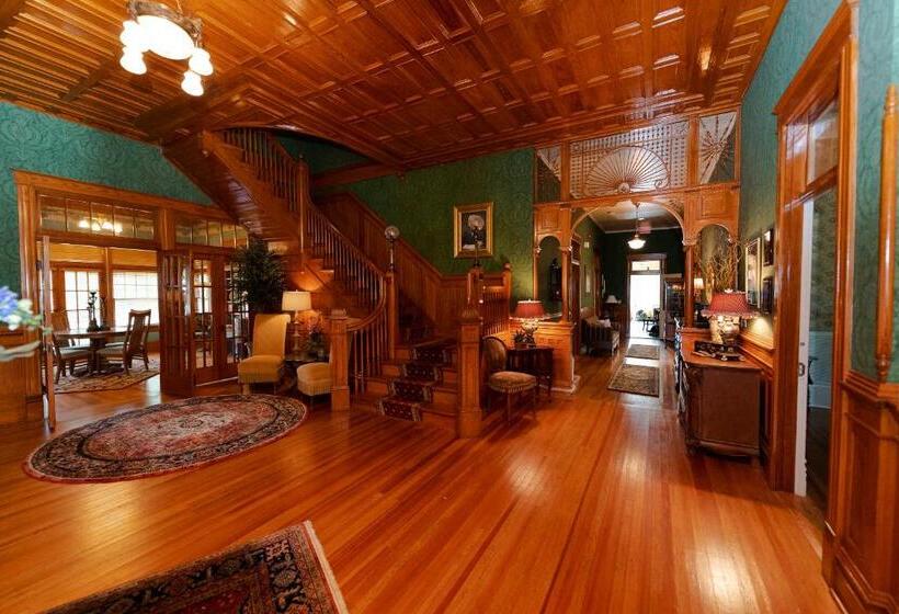 فندق صغير Captain Henderson House