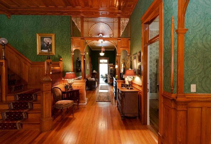 فندق صغير Captain Henderson House