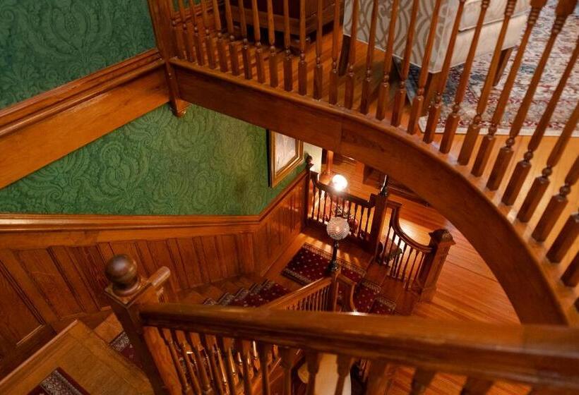 فندق صغير Captain Henderson House