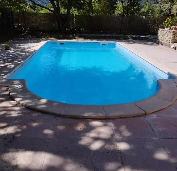 Aamiaismajoitus (B&B) Chambre D’hôtes L’orange Bleue