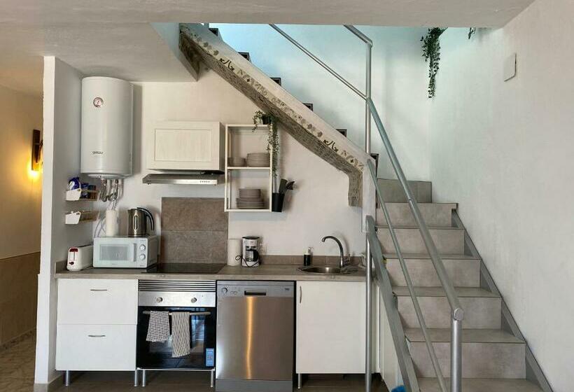 Countryside House With Sea View Near The Beach