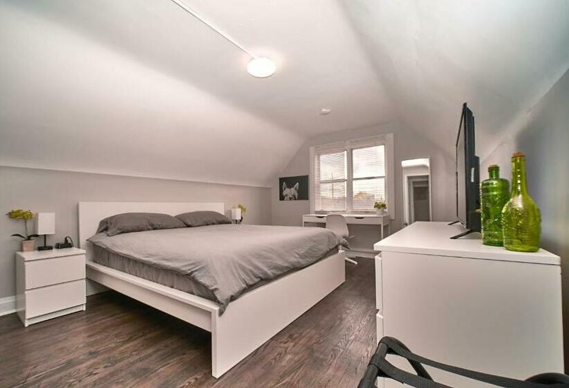 Hamilton Chic Retreat Comfy Beds Garden Pool