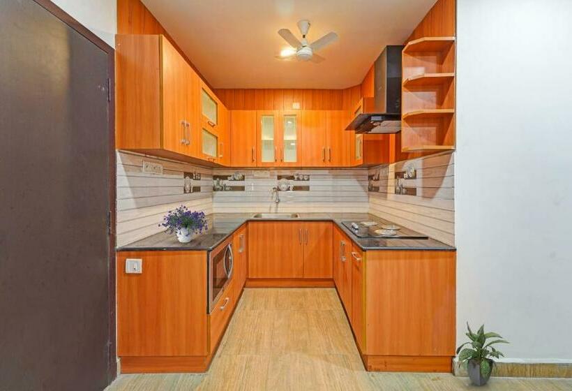 Hotel Oyo 92468 J2 Service Apartment