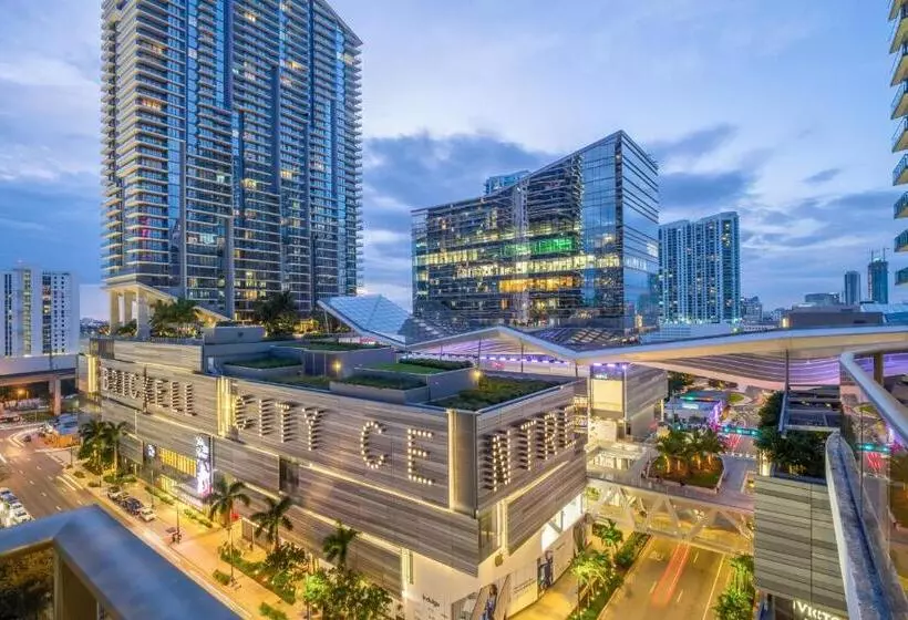 هتل Suites At Sls Lux Brickell Managed By Ce