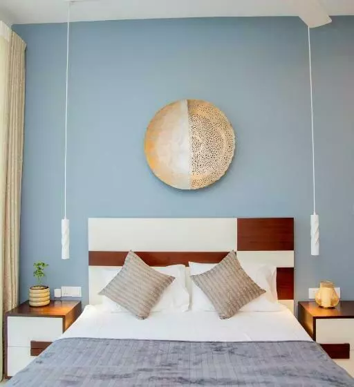 Majatalo Aron S Lavinia Topaz