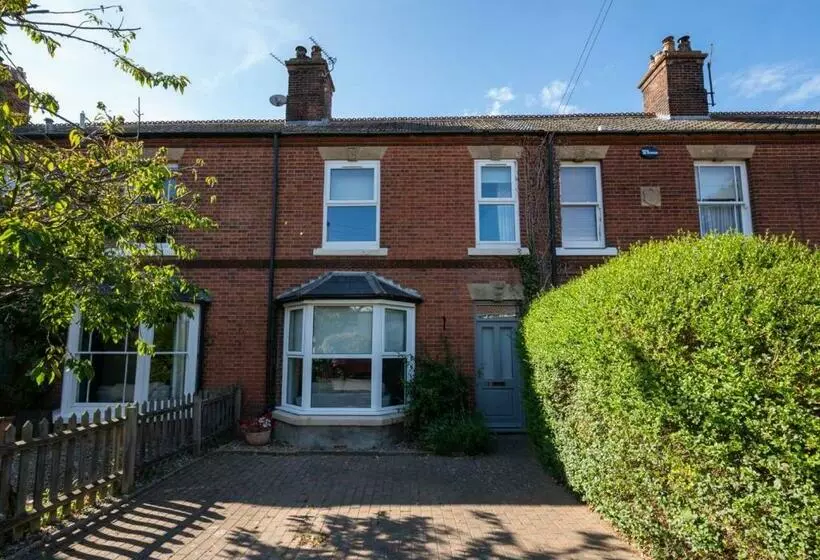 Rose Brick Cottage