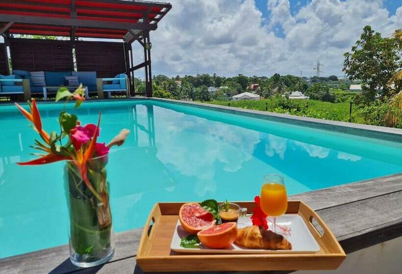 Villa De 4 Chambres Avec Piscine Privee Jacuzzi Et Jardin Clos A Baie Mahault A 5 Km De La Plage