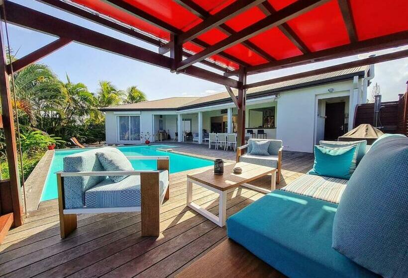 Villa De 4 Chambres Avec Piscine Privee Jacuzzi Et Jardin Clos A Baie Mahault A 5 Km De La Plage