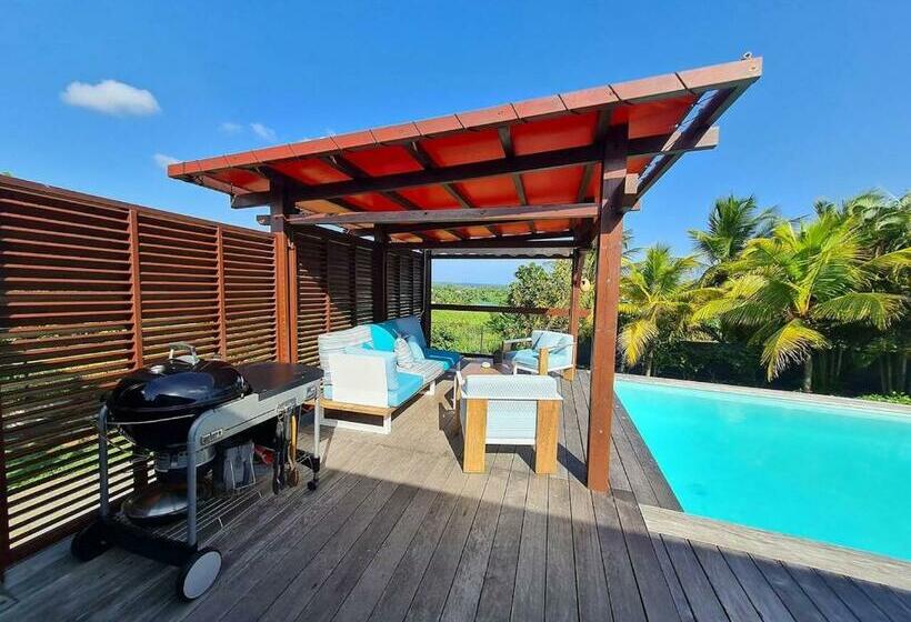 Villa De 4 Chambres Avec Piscine Privee Jacuzzi Et Jardin Clos A Baie Mahault A 5 Km De La Plage