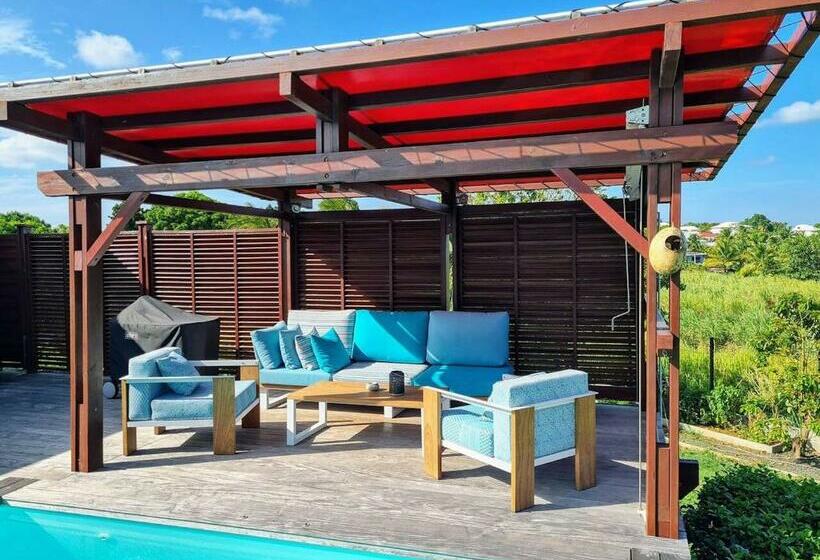 Villa De 4 Chambres Avec Piscine Privee Jacuzzi Et Jardin Clos A Baie Mahault A 5 Km De La Plage