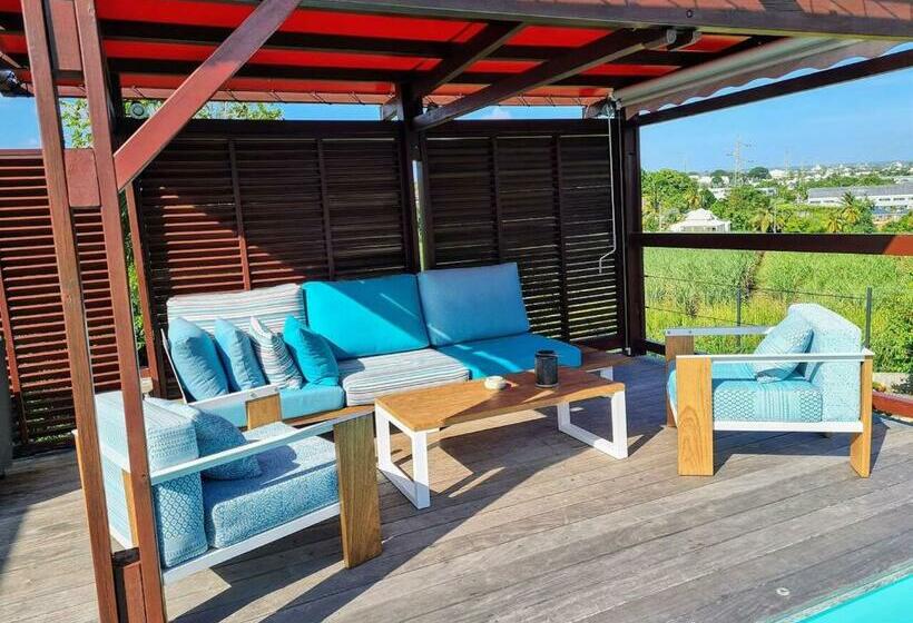 Villa De 4 Chambres Avec Piscine Privee Jacuzzi Et Jardin Clos A Baie Mahault A 5 Km De La Plage