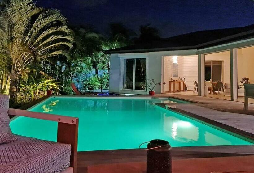 Villa De 4 Chambres Avec Piscine Privee Jacuzzi Et Jardin Clos A Baie Mahault A 5 Km De La Plage