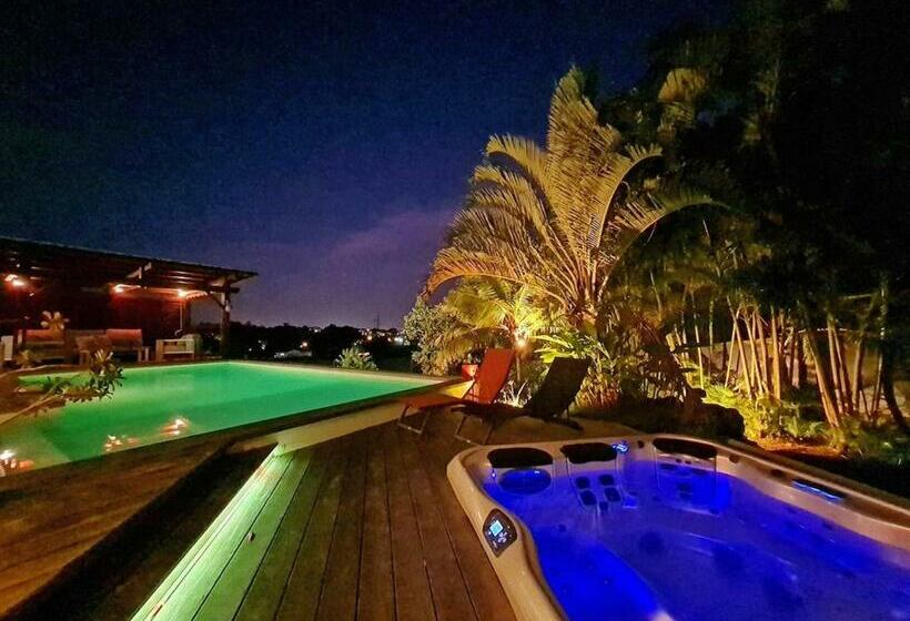 Villa De 4 Chambres Avec Piscine Privee Jacuzzi Et Jardin Clos A Baie Mahault A 5 Km De La Plage