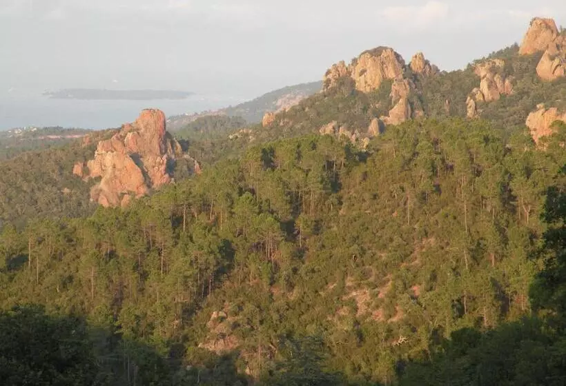 پانسیون Chambre Vue Feérique Panoramique Calme Piscine Xxl