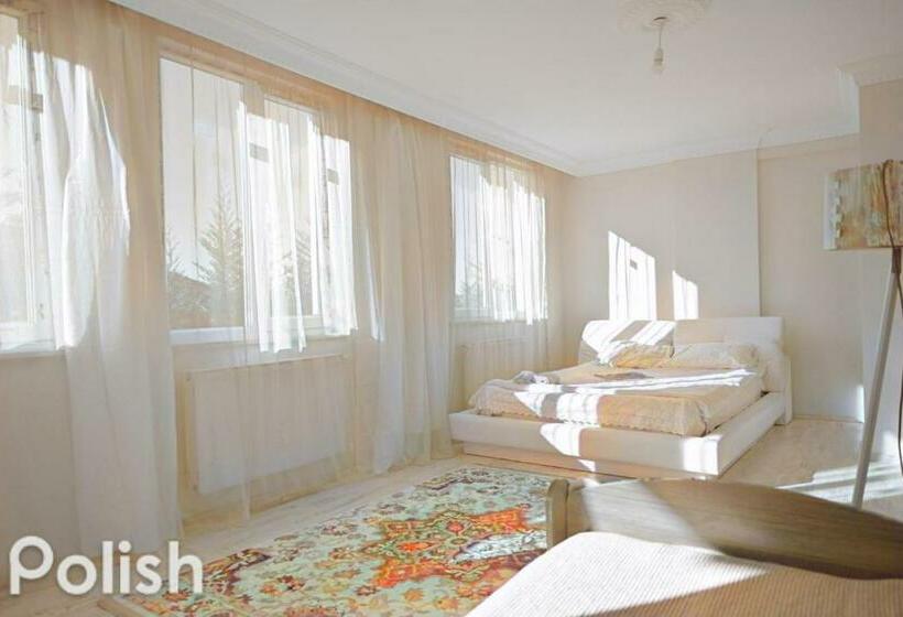 تختخواب و صبحانه Forest Villa 2, 6 Minutes From Istanbul Airport