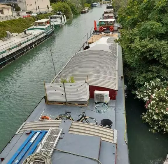 Aamiaismajoitus (B&B) Péniche Chopine