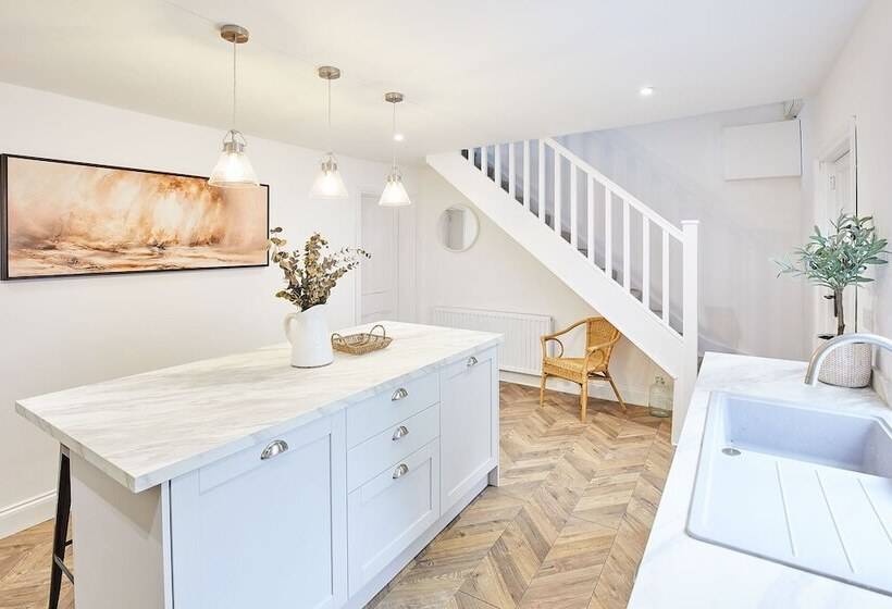 Host Stay Tally House