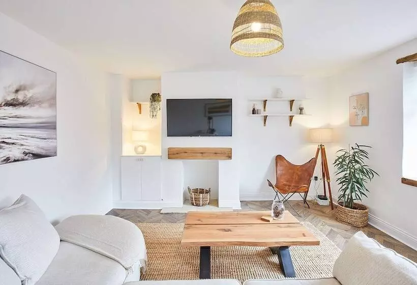 Host Stay Tally House